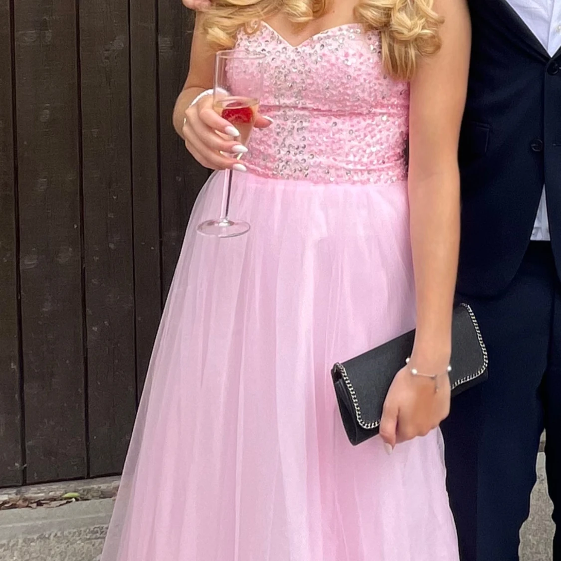 Rosa axelbandslös balklänning - 91