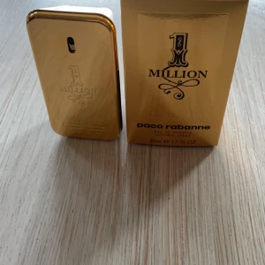 Paco rabanne one million - Säljer min Paco rabanne one million  då den inte kommer till användning.  Ca 70-75% kvar i flaskan av 50ml, se på bild 2. Priset är inte spikat.  Hör av er vid funderingar!