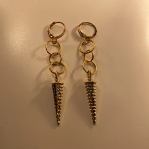 Örhängen - Supefina örhängen som inte kommer till användning längre💕Priset är för båda🤍