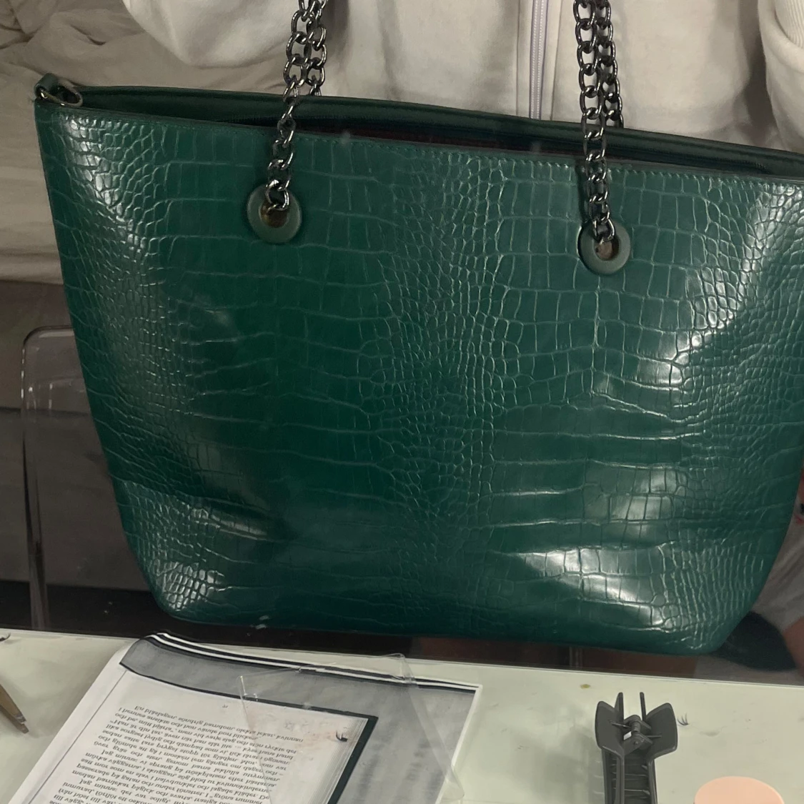 Grön axelväska med krokodilmönster - 90