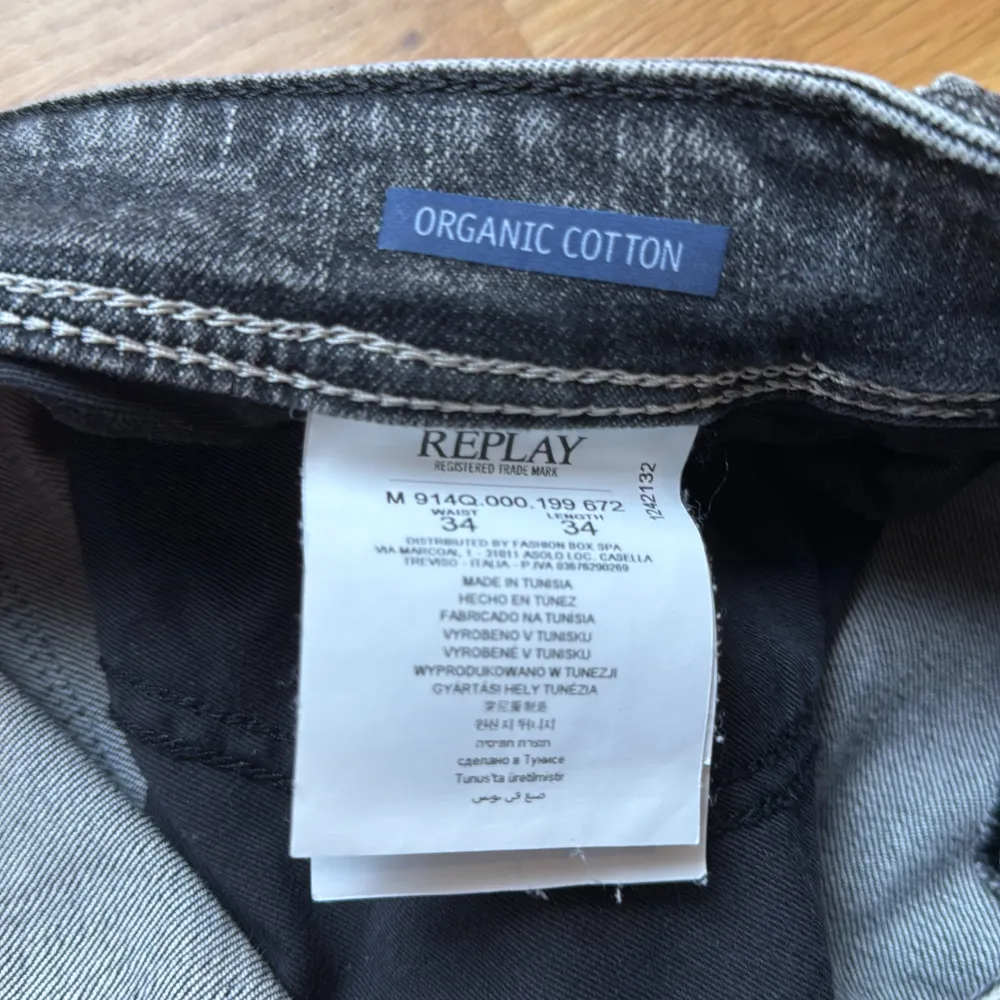 Replay anbass jeans i mycket bra skick.                                    Skick 9,5/10 mycket bra.                                                            Kvitto finns! Pris 550kr.                                                           Stl 34/34 passar även 33/34 osv. Jeans & Byxor.