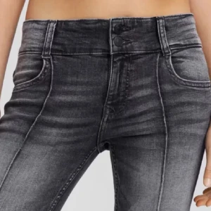 bershka jeans  - bootcut low waist bershka jeans! skriv för fler bilder!! perfekt skick och sparsamt använda!!