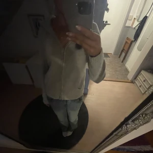 Soft goat zip up - Inga defekter, använd runt 3 gånger🥰vill bara bli av med den så pris diskuteras vid snabb affär. Möts upp och endast kontanter❤️