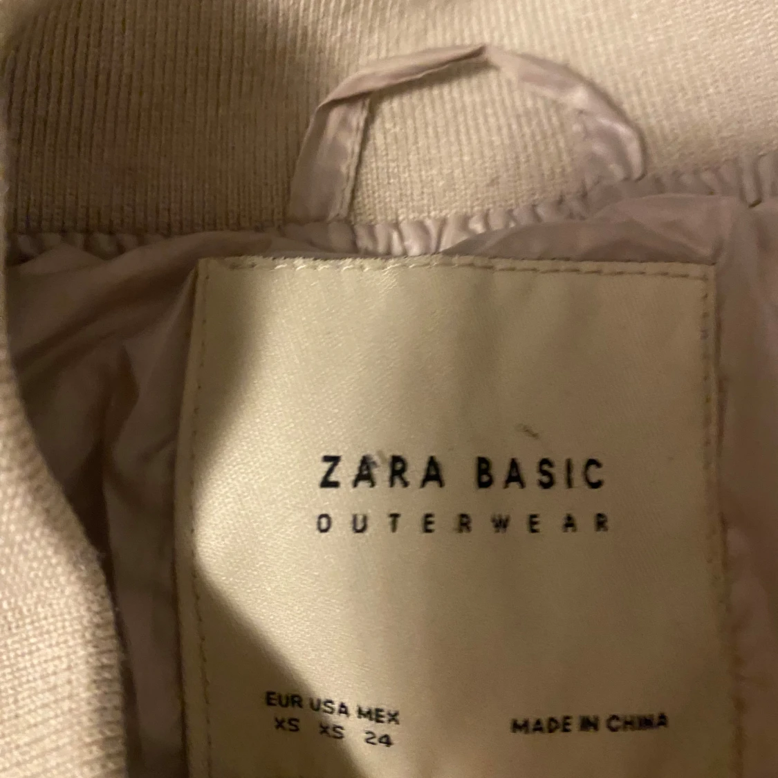Beige dunjacka från Zara Basic - 90