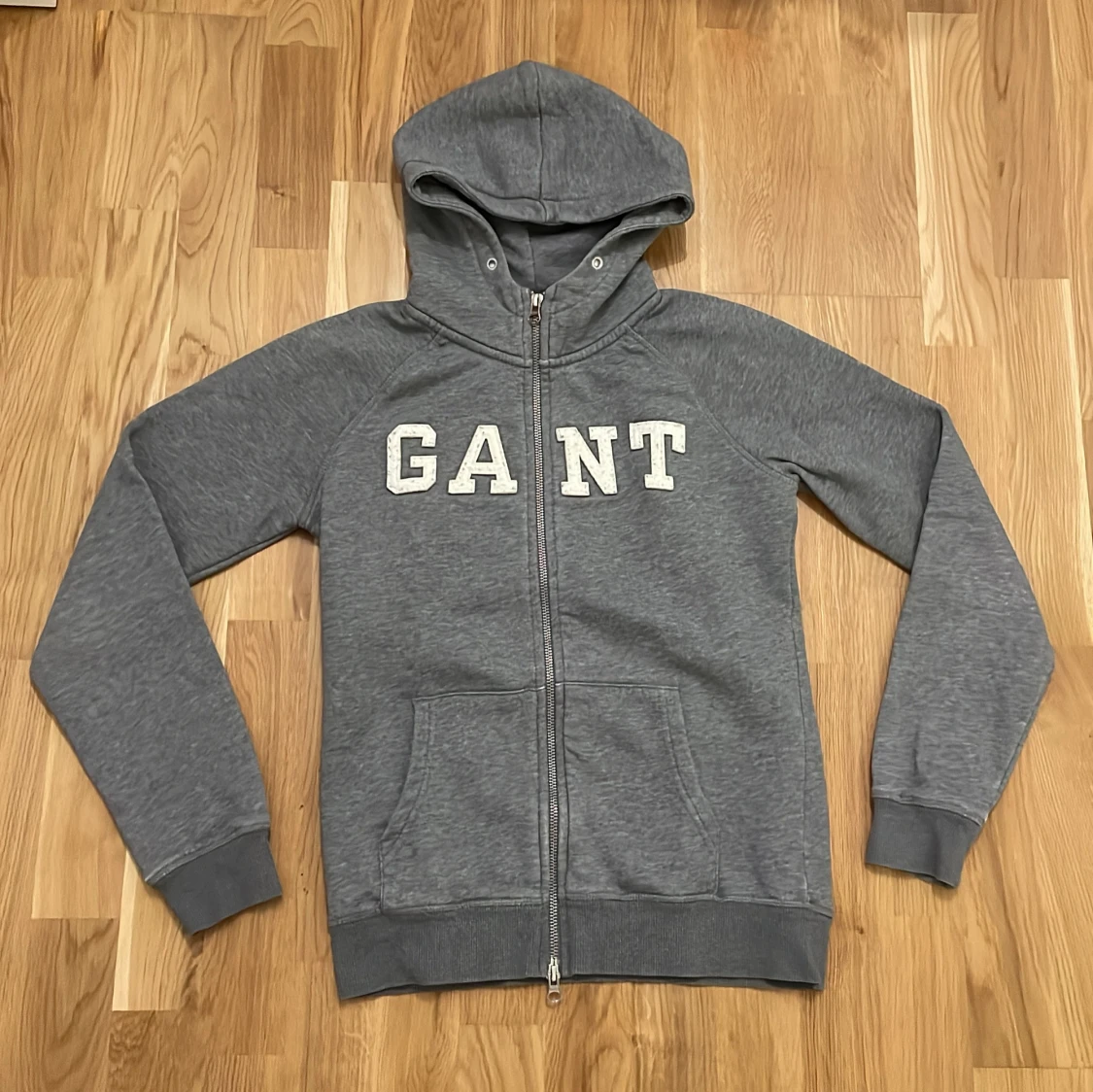 Grå zip-up tröja från GANT