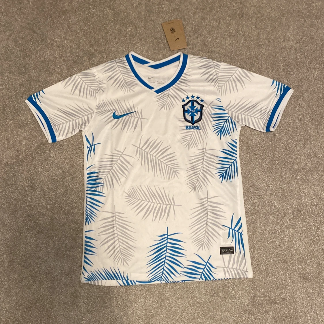 Vit och blå fotbollströja från Nike