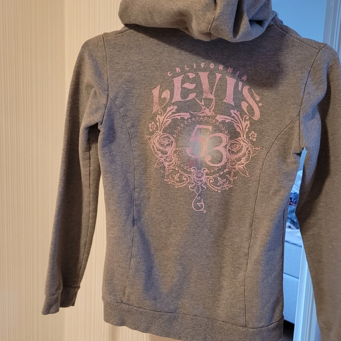 Grå hoodie från Levi's - 90