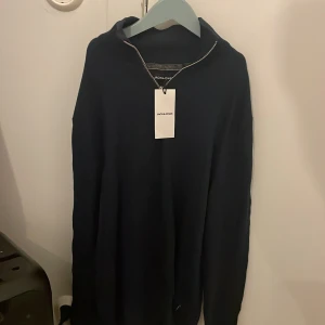 Half Zip tröja från Jack&Jones - Skön half zip från Jack and Jones i bra skick storlek M