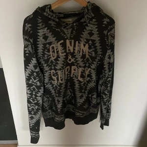 Denim & supply hoodie - Säljer nu min unika denim & supply ralph lauren hoodie då den är lite för stor. Just denna modellen är otroligt eftertraktad och sällsynt. Vid frågor eller intresse är det bara att skriva! 