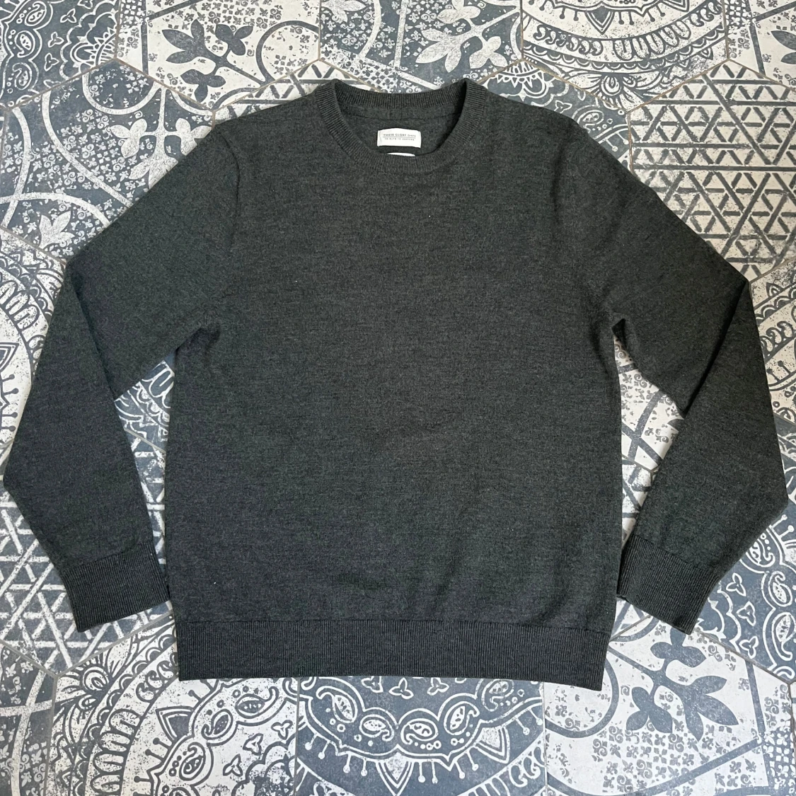 Mörkgrå tröja från These Glory Days 100% murinull - 90