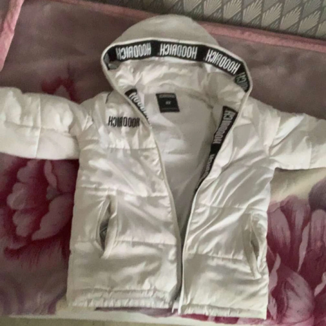 Vit pufferjacka från Hoodrich - 90