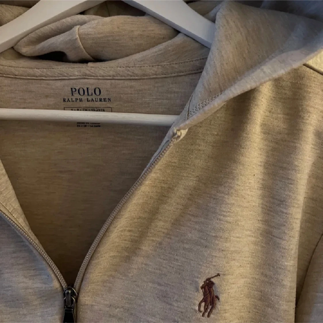 Grå hoodie från Ralph Lauren - 90