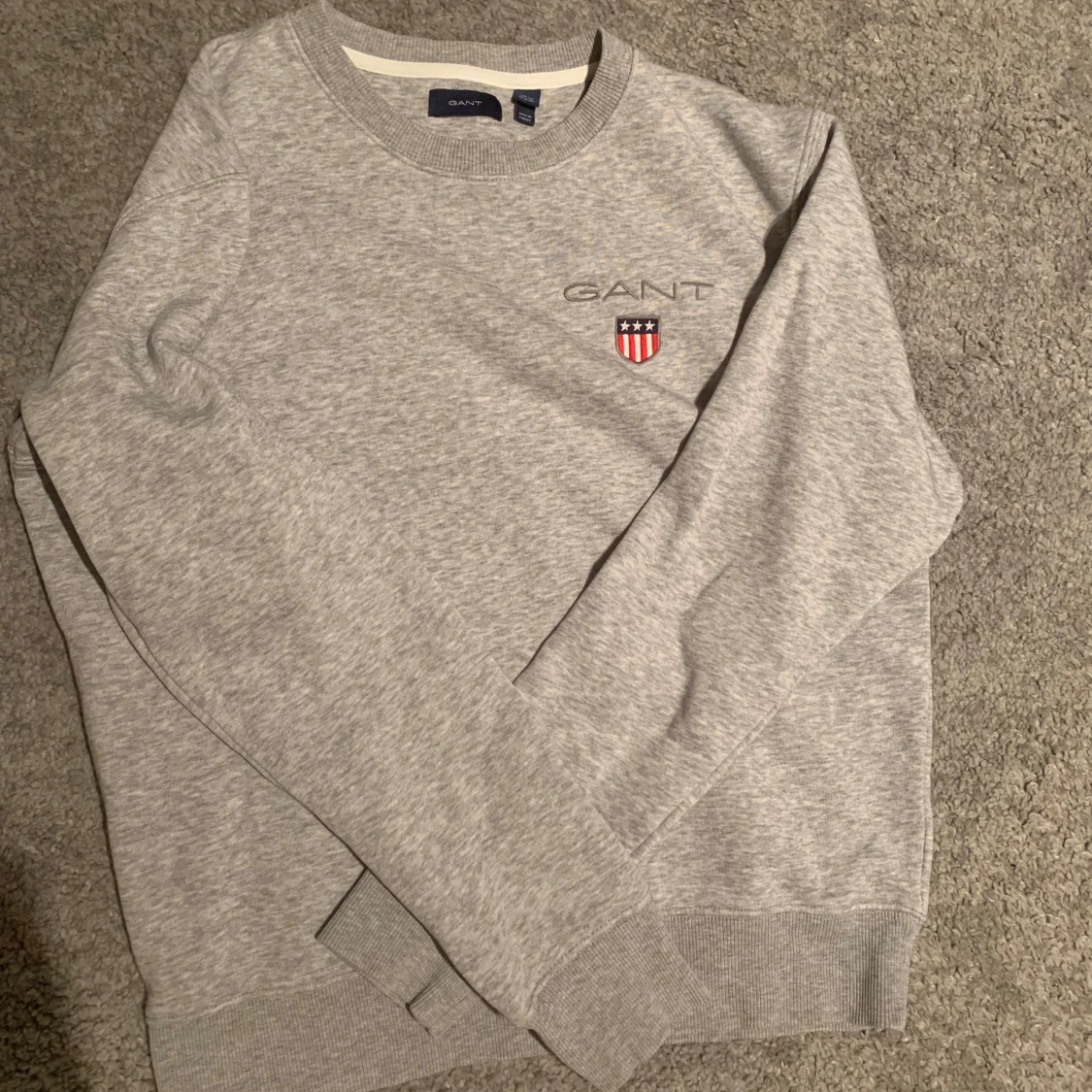 Grå sweatshirt från GANT