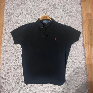 Polo Ralph lauren piké - Bra skick! Custom fit, storlek M men sitter mer som S