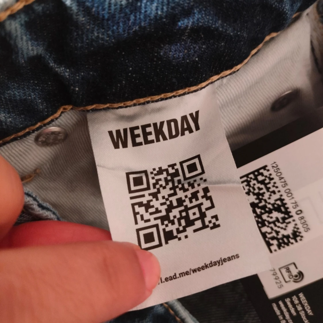 Blå bootcut jeans från Weekday - 93