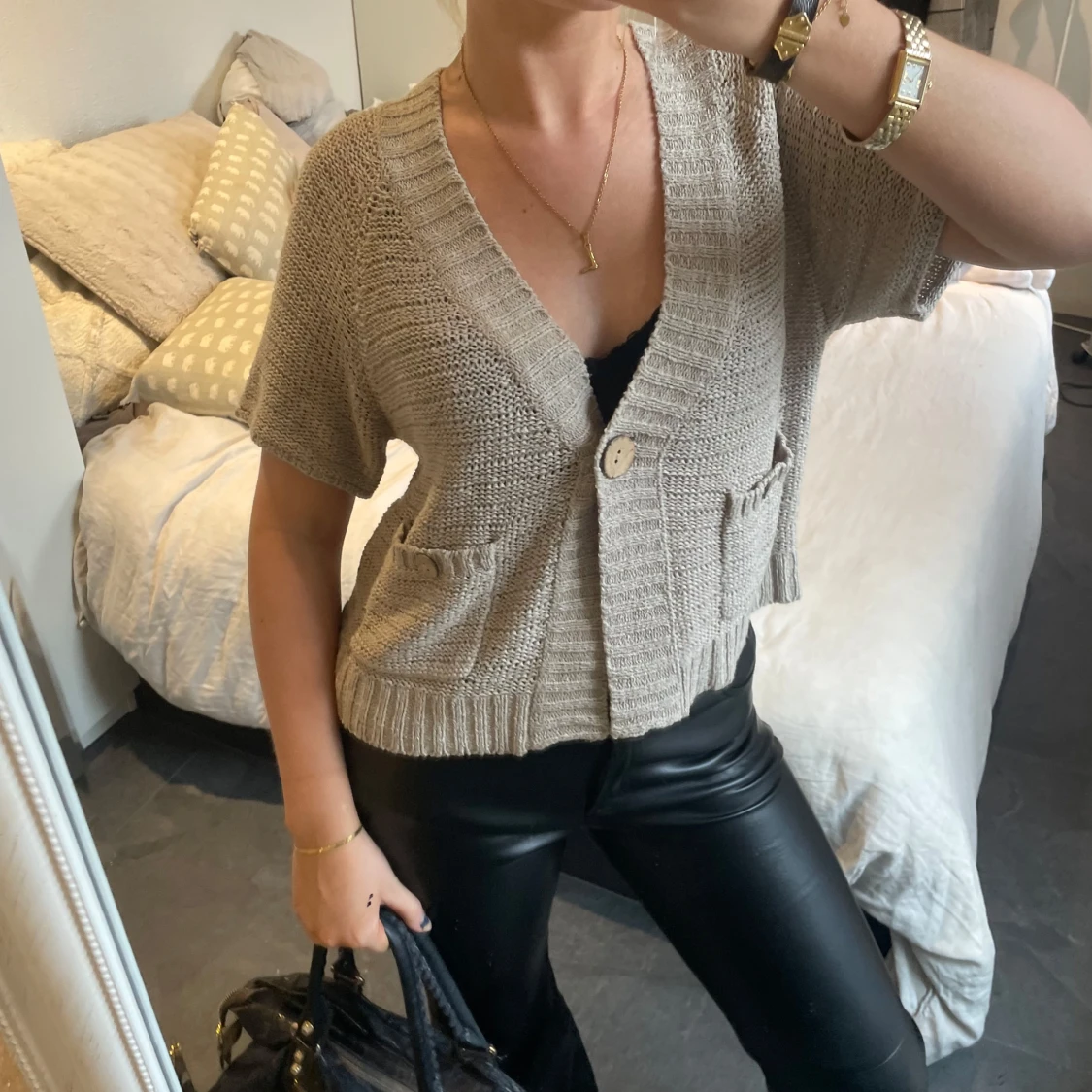 Unik kortärmad kofta med fickor fram 🤎 - 91