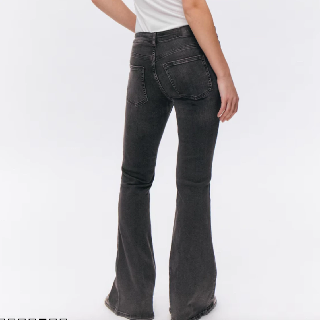 Svarta bootcut jeans - 90