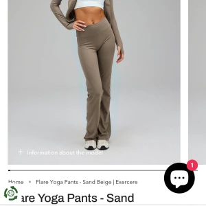 Flare Yoga Pants, Exercere - Helt nya och oanvända flare yogapants i ”Long” från Exercere i färgen ”Sand” 🧸Nypris 1034kr 