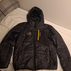 Sail racing jacka  - Säljs billigt då skicket är sådär. Herr L