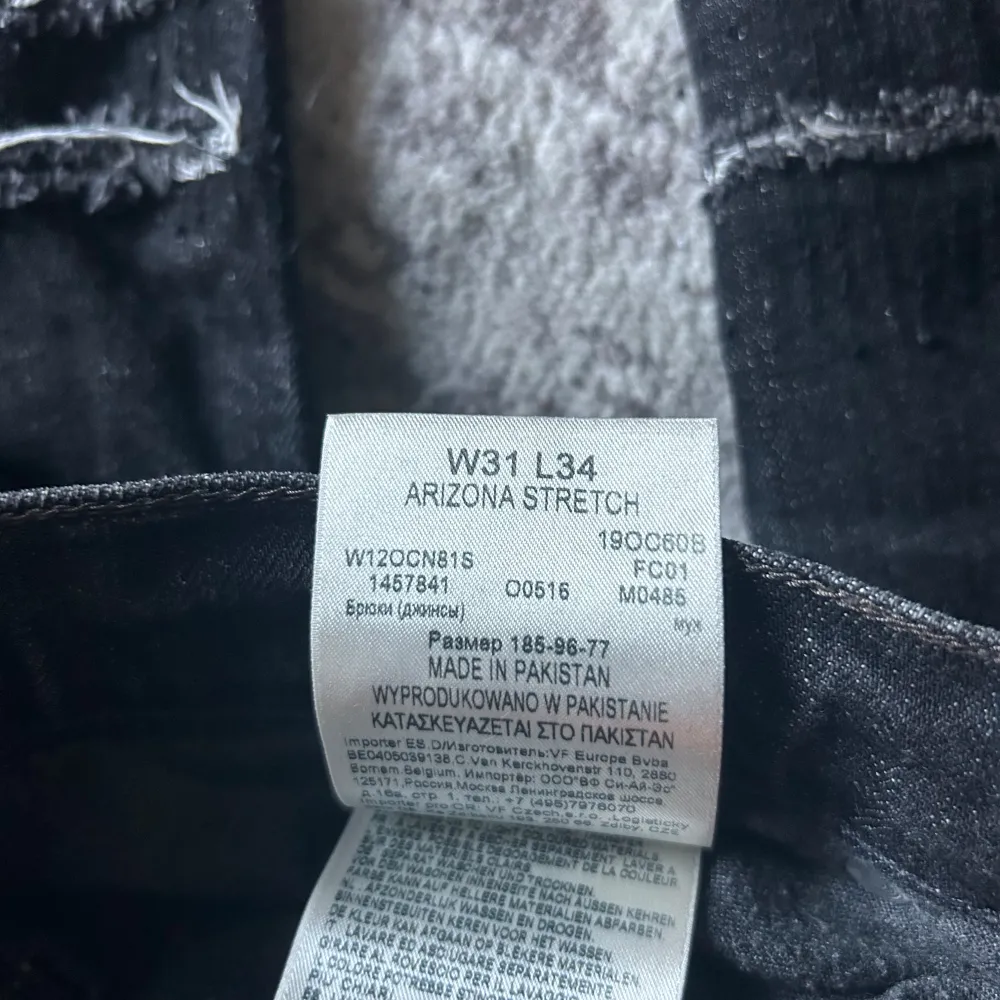 Distressed, lite stretchiga, väldigt sköna men ganska tighta. Skriv vid fler frågor elr bilder! . Jeans & Byxor.