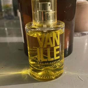 Vanlig parfym - Säljer denna vaniljparfym eftersom jag knappt har använt den och vill inte ha den nåmer den är 50 ml