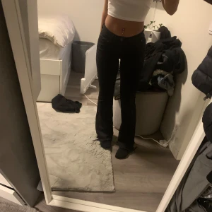 Crockers jeans - Säljer mina jättefina, men tyvärr för tajta crockers jeans 😔💕 de är använda men fina Waist: 25  length: 35