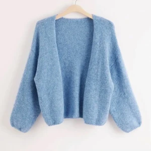 lindex kofta - jätte söt blå kofta från lindex! helt ok skick lite nopprig kan skicka bild på de privat ! 🩵🩵