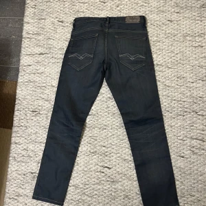 Replay jeans - Säljer fina replay jeans i extremt fint skick. 30/34 är storleken. Extremt snygga även.