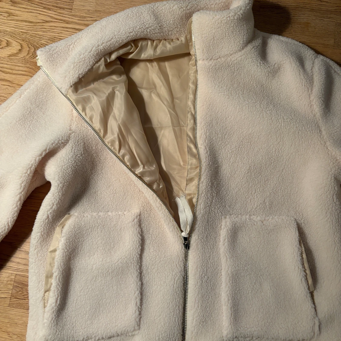Helt oanvänd teddyjacka beige🧸🤍 - 90