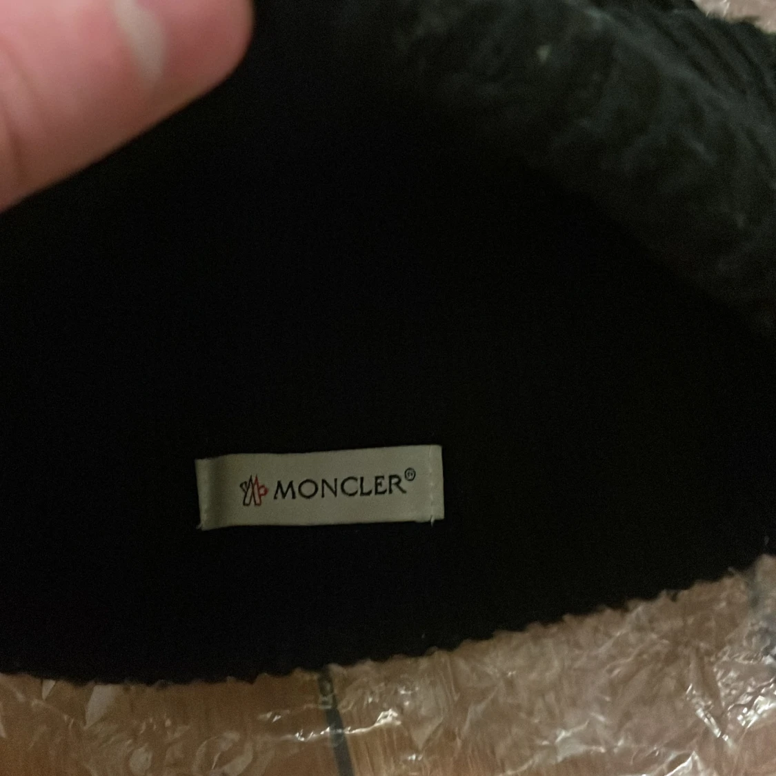 Moncler mössa  - 90