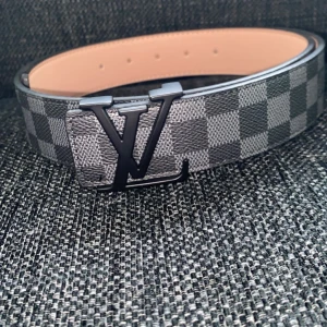 Louis vitton bälte - 110cm nytt skick den är förliten så vill sälja den