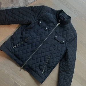 RILEY jacka herr - Jackan är i storlek L! Den är felfri, och använd varsamt! 😃