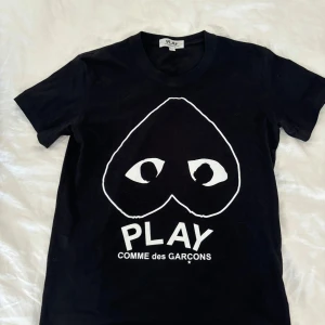 CDG t-shirt - Ursnygg cdg tisha, finns ej att få tag på. Size M sitter som S