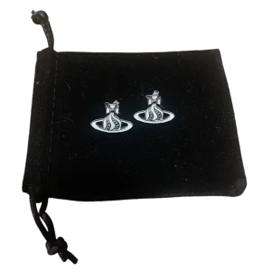 vivienne westwood earrings  - Oanvända 