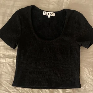 Söt topp - Jättegullig topp från CARLINGS i märket STAY❤️