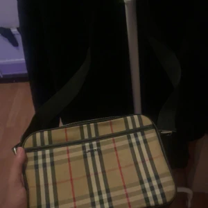 burberry bag/väska - För mer info dm