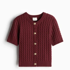 Kofta - Säljer min vinröda kofta från hm. Endast använd 1 gång. Skriv gärna om ni vill ha bilder eller frågor💗💗