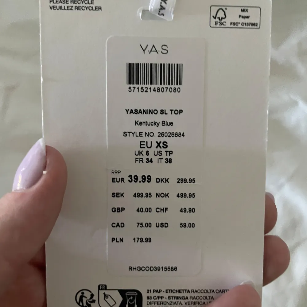 Helt ny med prislapp endast testad, säljer då den inte passade mig och det är för sent att lämna tillbaka. Nypris är 499 och säljer för 400🩵. Puserot.