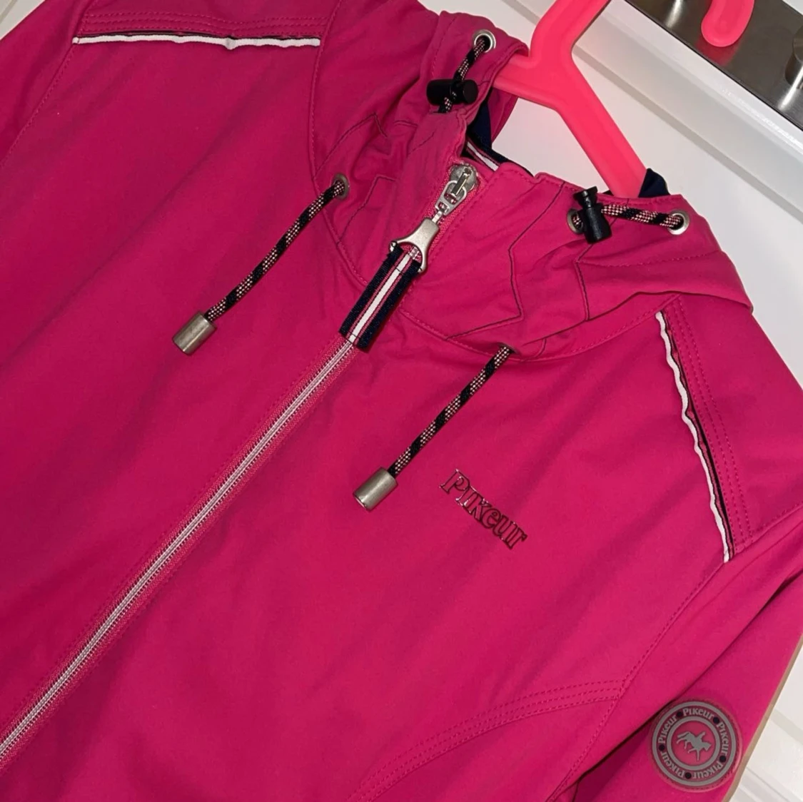 Jätte fin och ny pikeur rid jacka