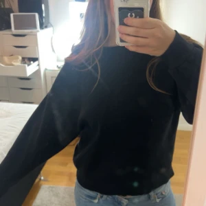 Svart tröja från Gina Tricot - Såååå skön tröja som ej kommit till användning 💗