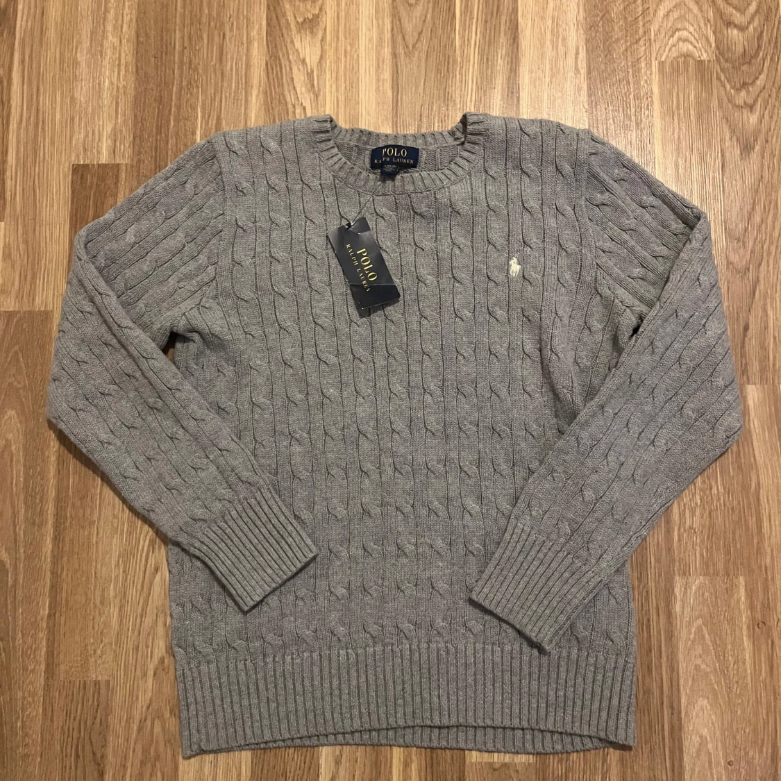 Grå stickad tröja från Ralph Lauren