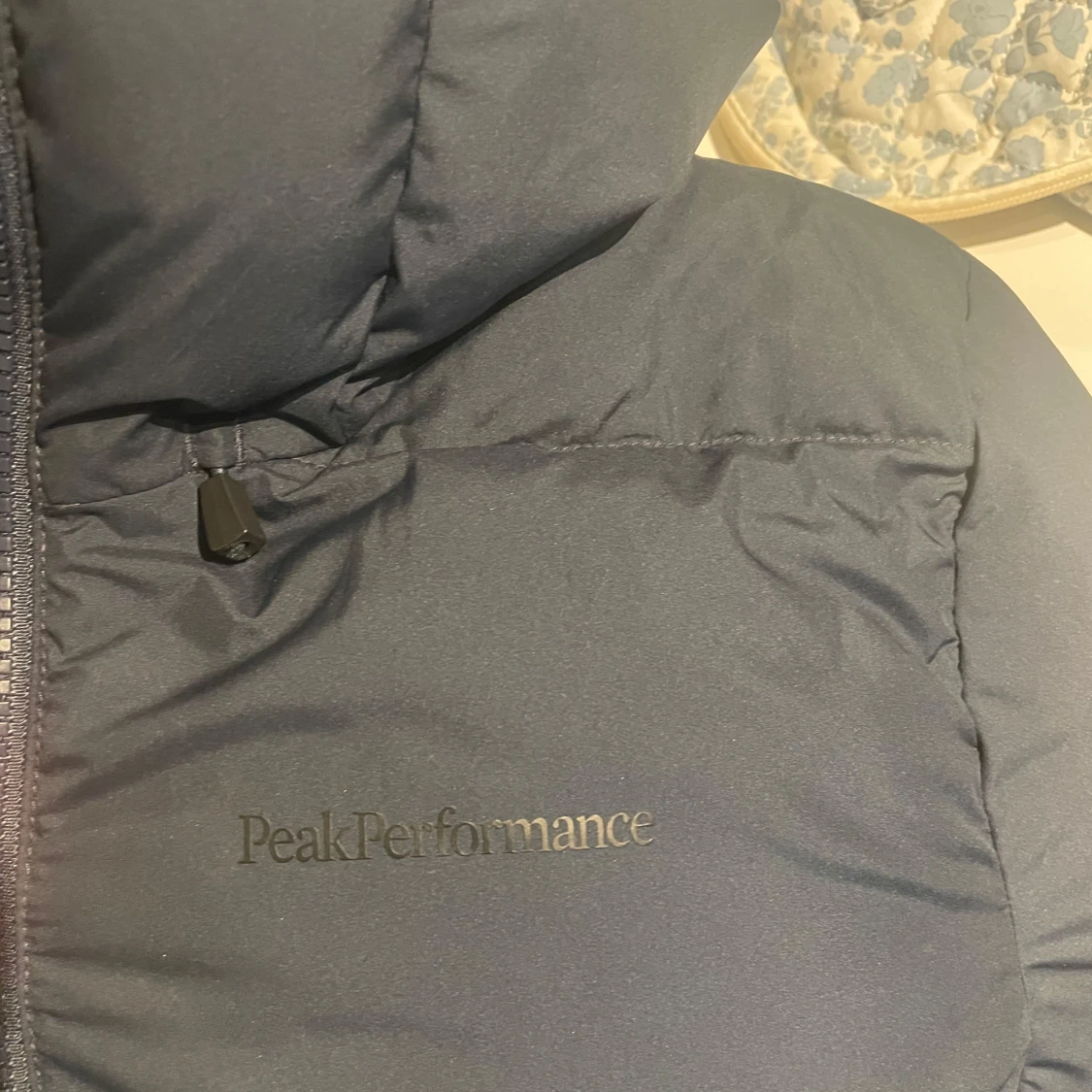 Mörkblå dunjacka från Peak Performance - 92