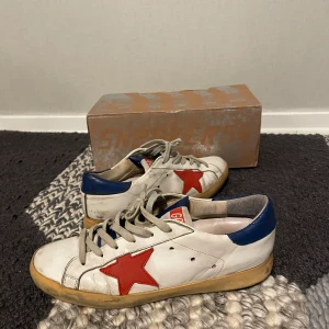 Golden goose skor - Säljer mina golden goose som blivit för små. Gott skick, inga hål eller andra stora defekter. Storlek 39 men passar även 40