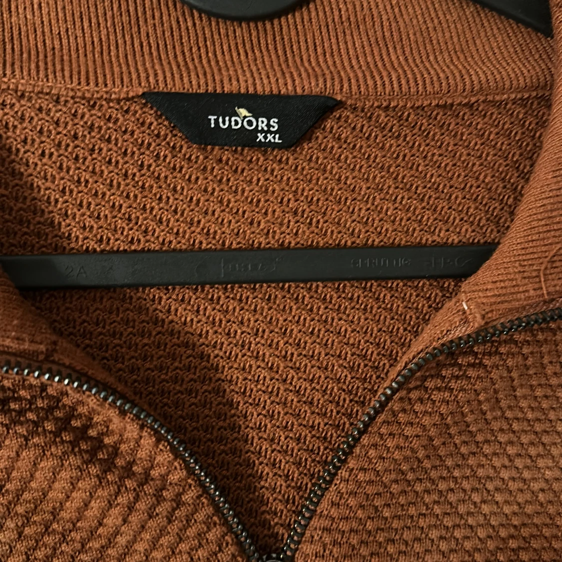Brun stickad tröja från Tudors - 90