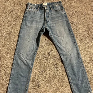 Blå jeans från Jack & Jones - Aldrig använt de, köpte dessa för att det var 2 för 1000. 