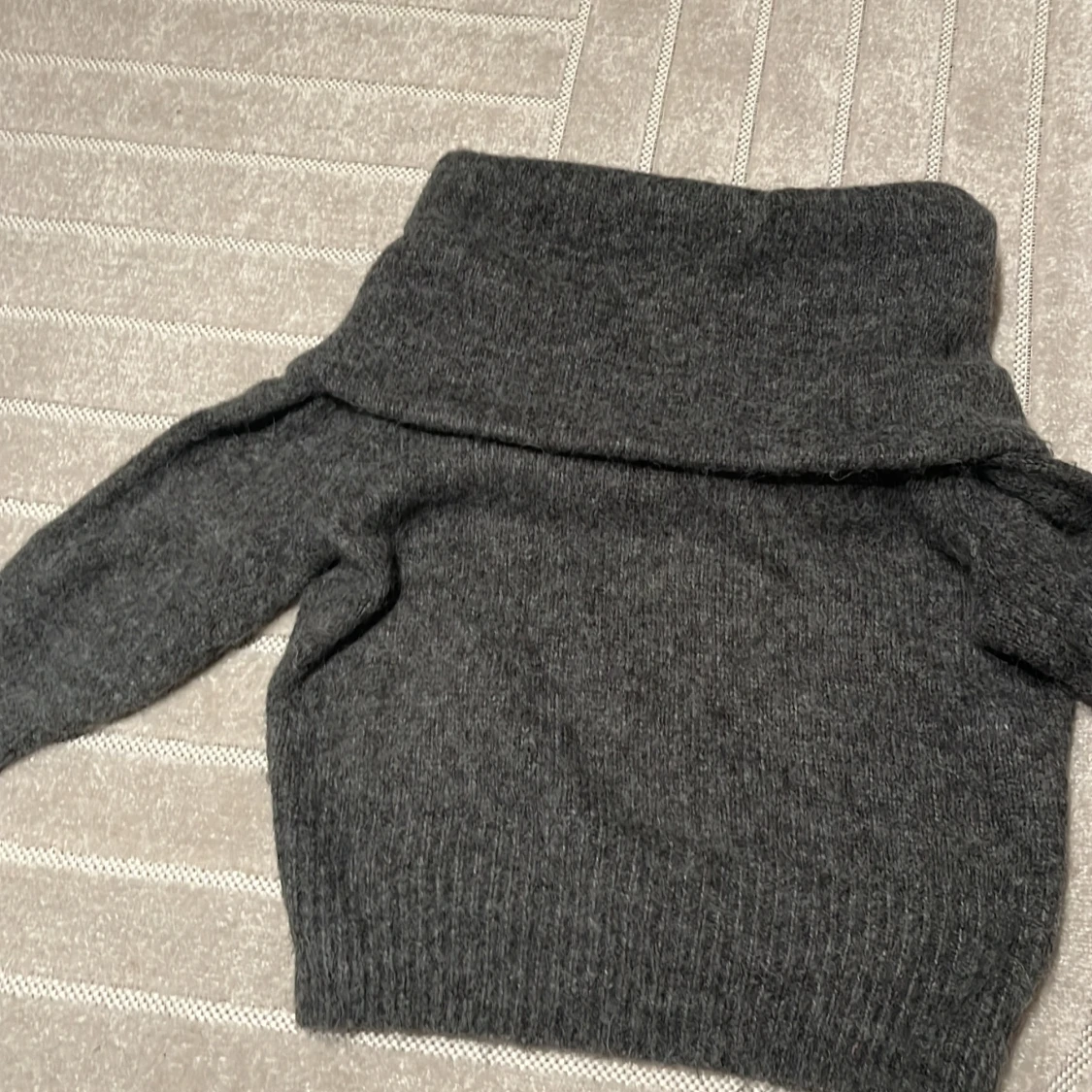 Stickad off-shoulder - 91