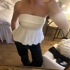 Vit tub topp  - Vit tub topp. Endast använd en gång💕