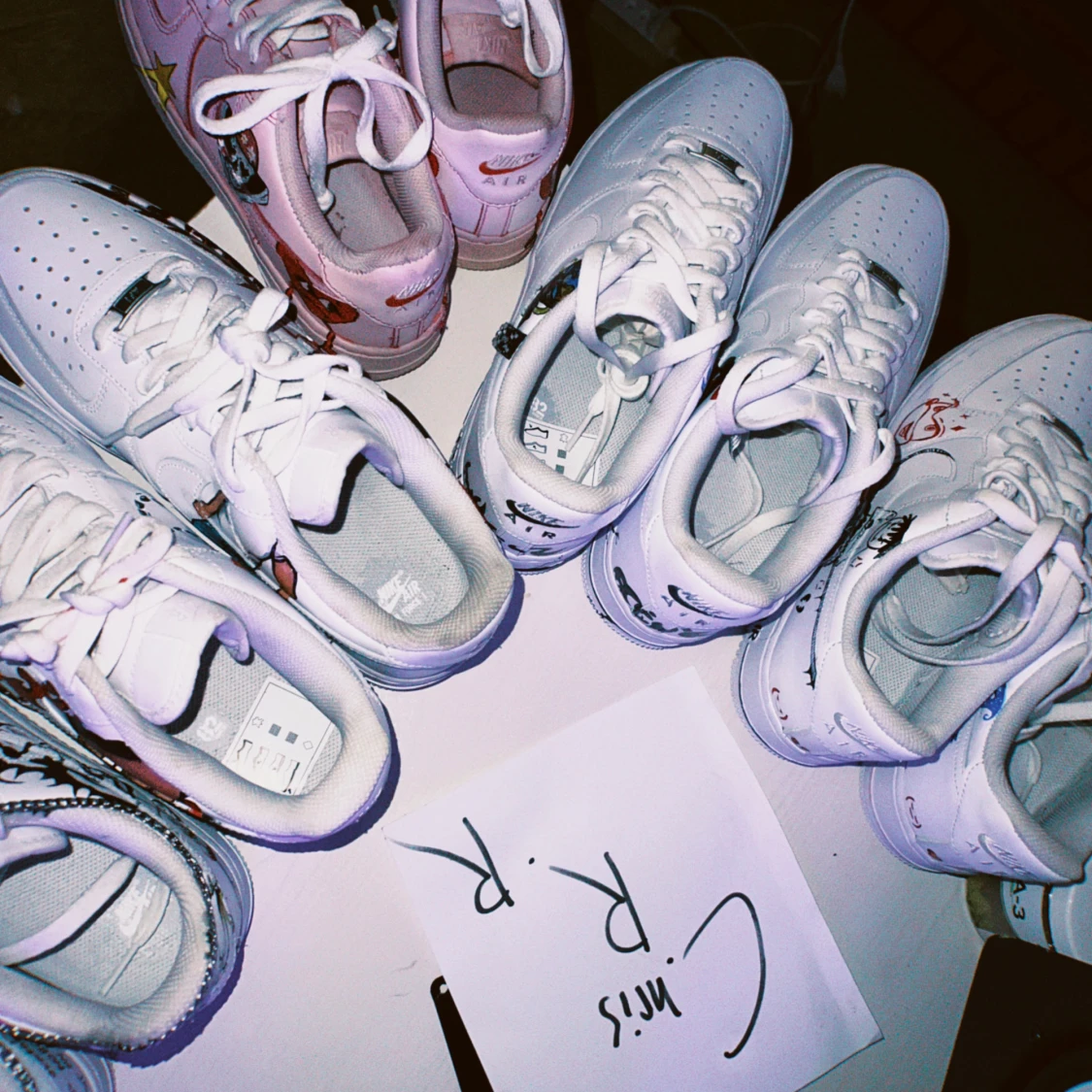 Vita sneakers med unika tryck - 91