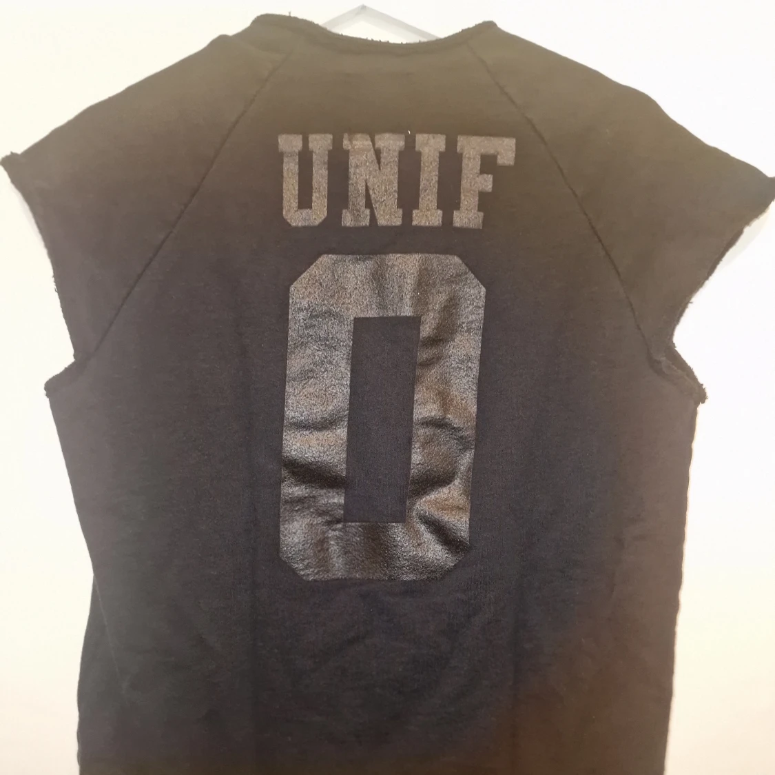 Svart t-shirt från UNIF - 1