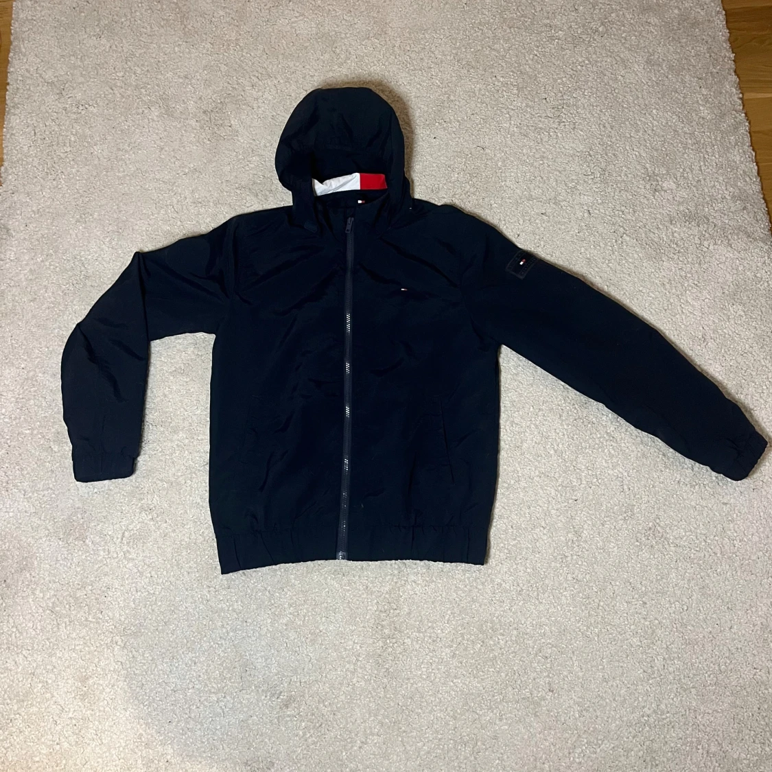 Mörkblå vindjacka från Tommy Hilfiger - 1